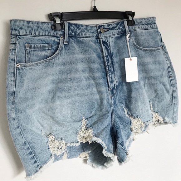 Good American Distressed Button Fly Bombshell Shorts Size 18 NWT - Picture 2 of 15